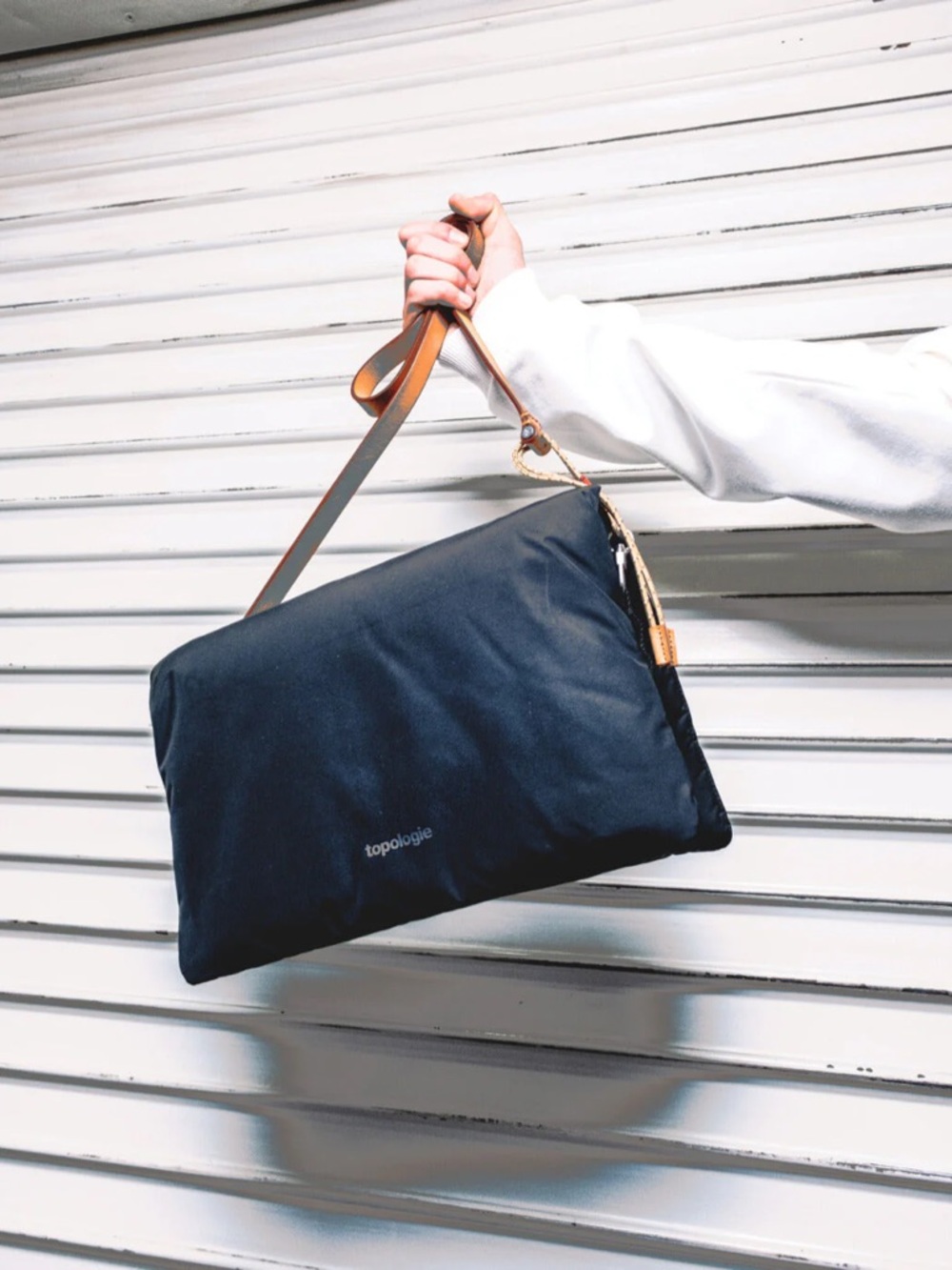 Topologie A-Frame Bag Medium - Black/Tech Sateen - Picture 4 of 5